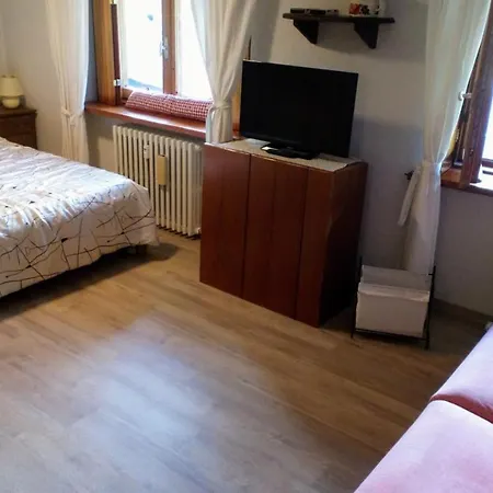 White House Cretax Apartmán
