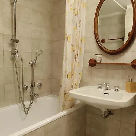 Apartment White House Cretax
