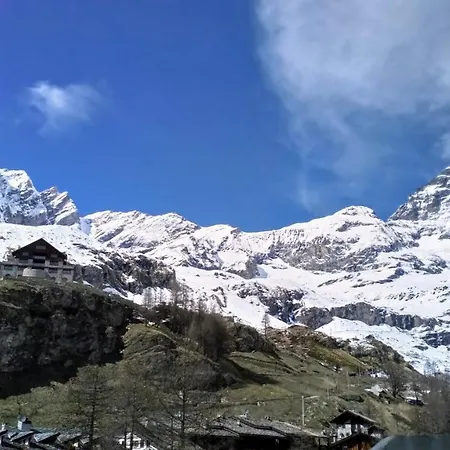 White House Cretax Apartment