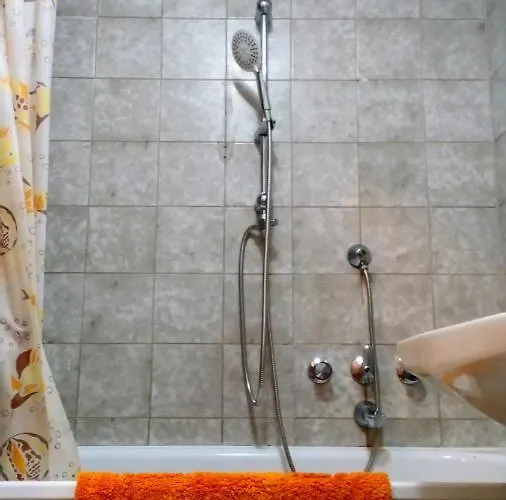 White House Cretax ברויל-קרוויניה